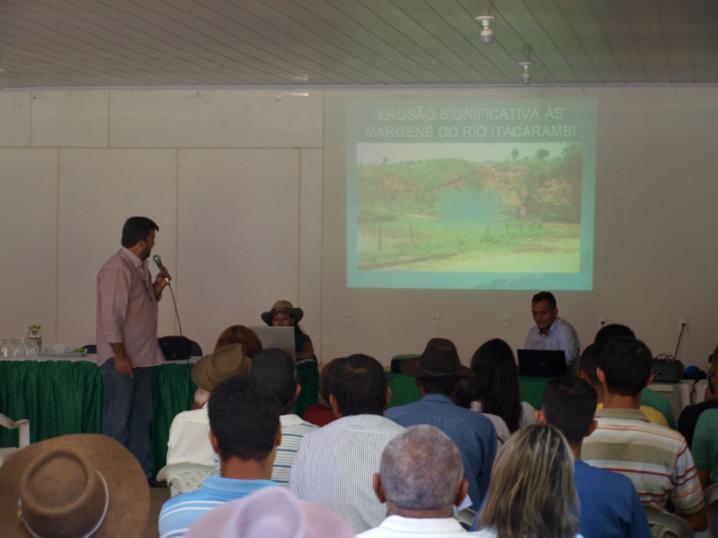 Produtores rurais assistem à palestra "Projeto Água Legal"